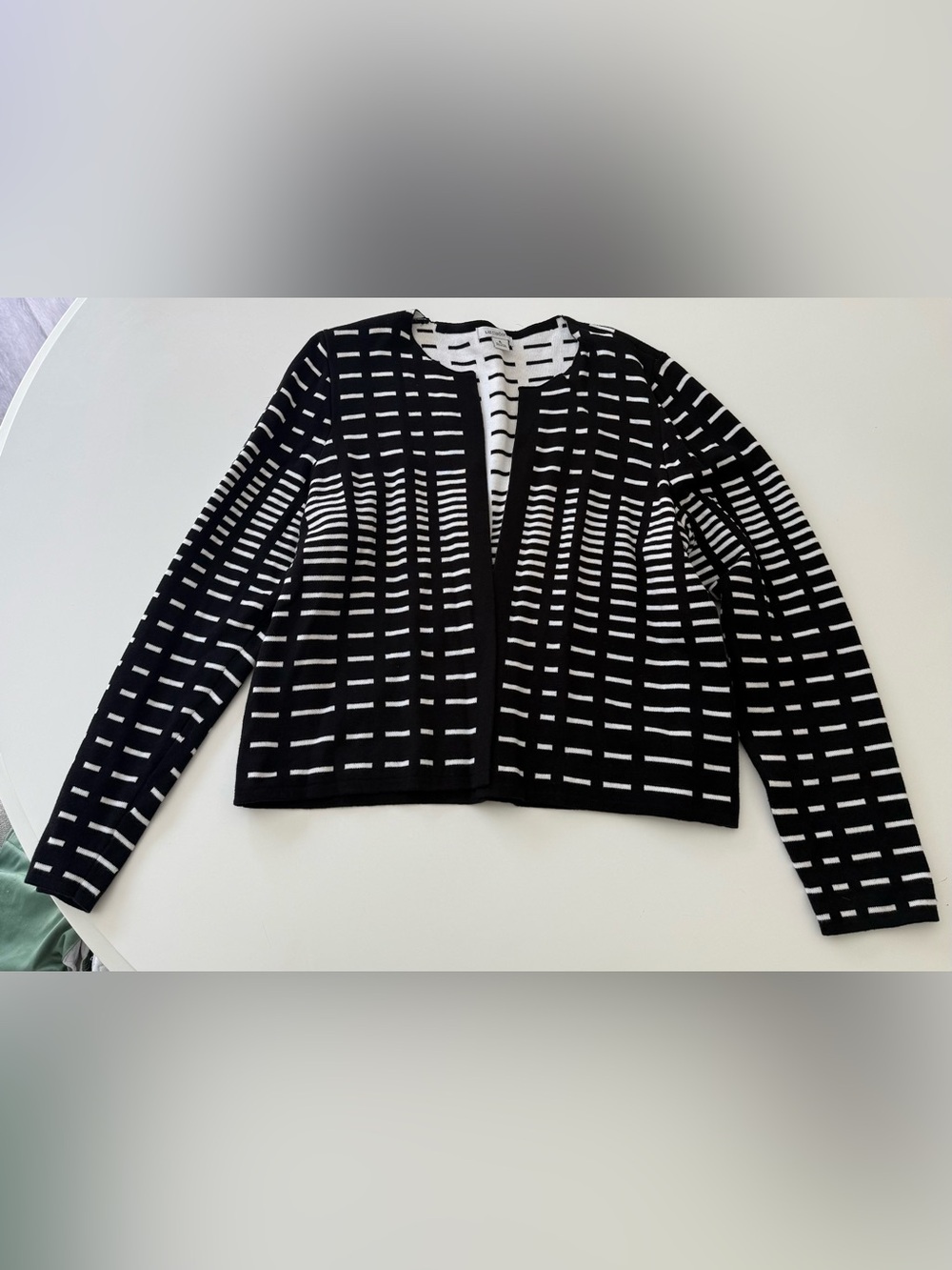 Vintage Liz Claiborne graphic knit cardigan 🖤🤍